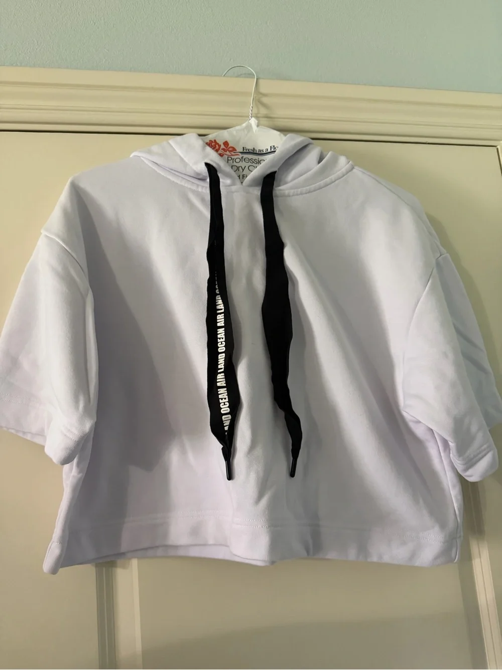 ALO Yoga White Cropped Hoodie with Black Drawstrings